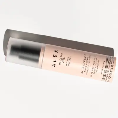 Daily Defense Tinted Mineral Anti-Aging Sunscreen SPF 50+ primary image